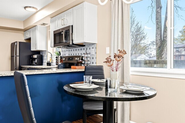 Building Photo - 18939 Sharon Ln