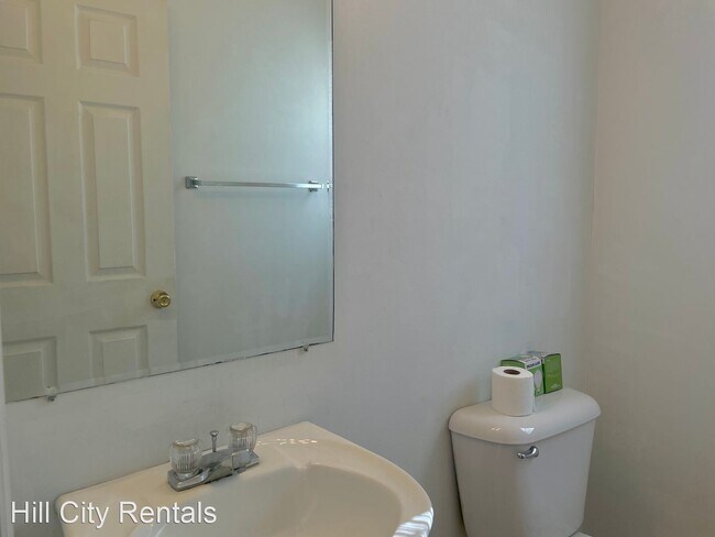 Building Photo - 3 br, 1.5 bath House - 916 Grand Arbre Drive