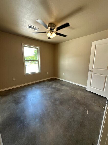 Building Photo - 1016 S El Paso Ave