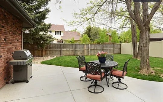 Patio, lawn and grill - 2900 Valley Oak Dr