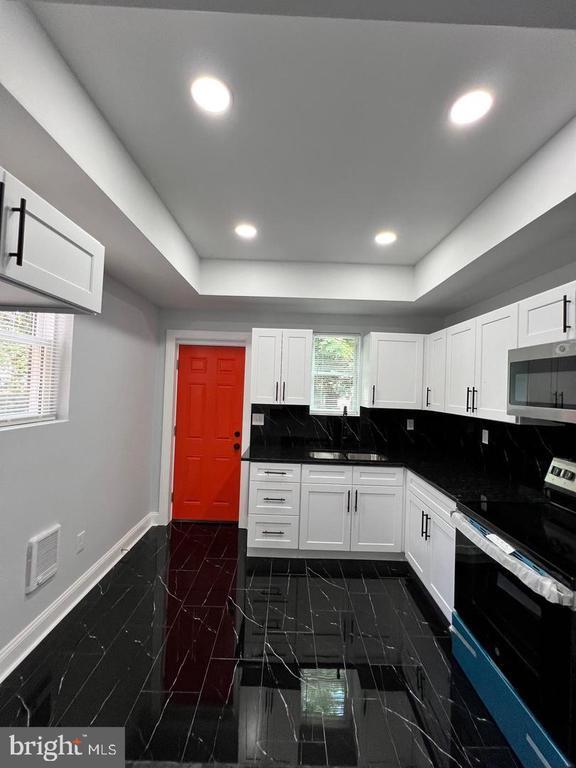 Building Photo - 6645 Vandike St