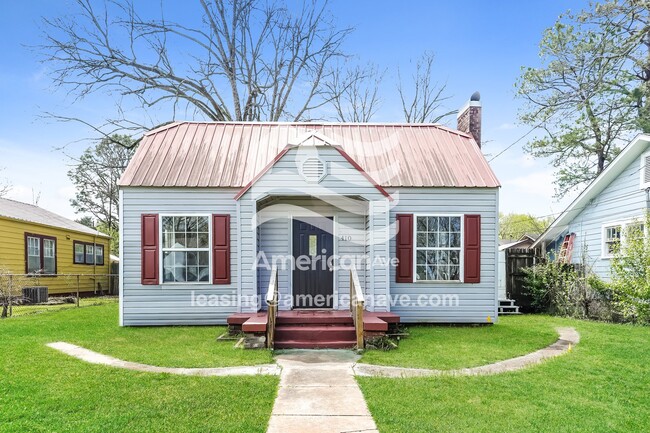 Building Photo - 410 8th St S