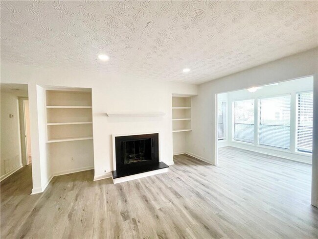 Building Photo - 320 Park Ridge Cir