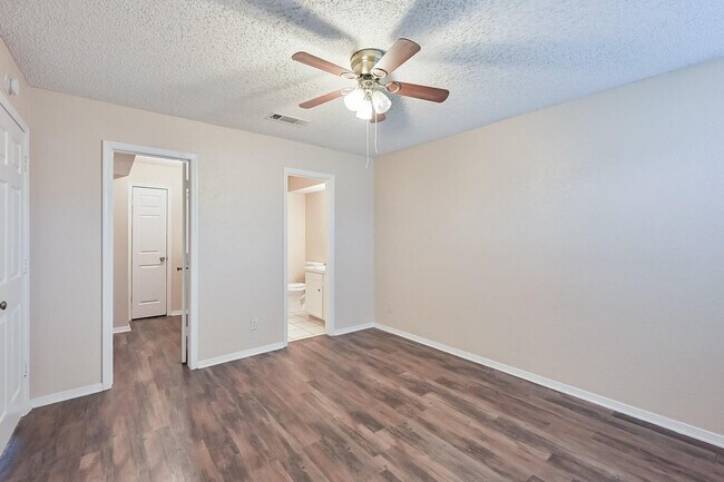 Building Photo - 2704 St George Pl
