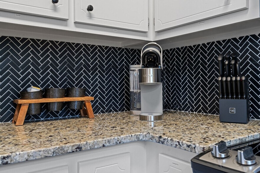 Building Photo - 13 Huntcliff Dr