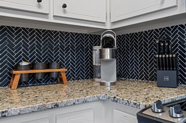 Building Photo - 13 Huntcliff Dr