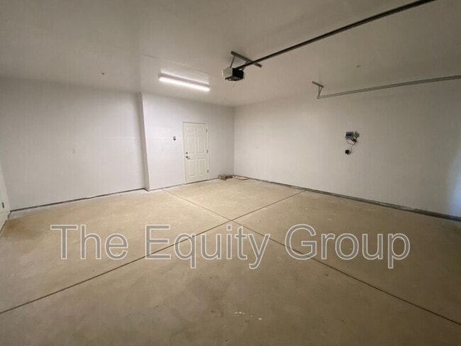 Building Photo - 1129 E Harter Dr