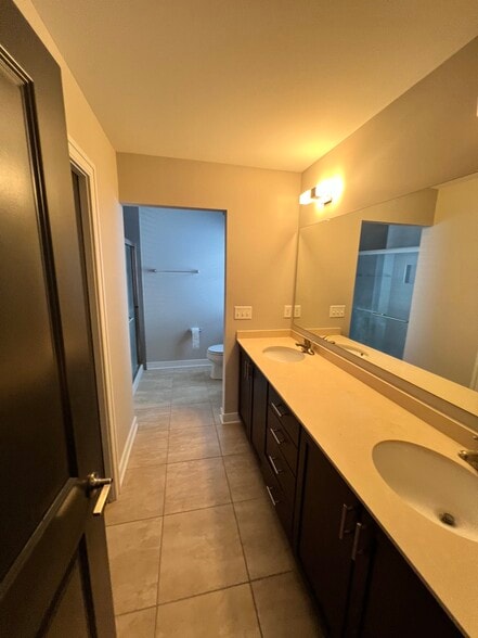 Master Bathroom - 1335 N Grant Ave