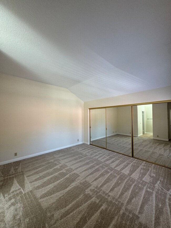 Building Photo - 3 Bed, 3 Bath Two-Story Condo - 9 Georgetown.