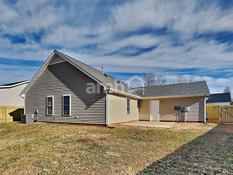 Building Photo - 3588 Bent Trace Dr