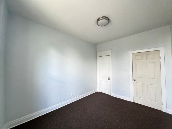 Building Photo - 7024 S Wentworth Ave