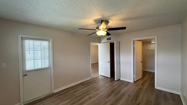Building Photo - 905 Southridge Rd