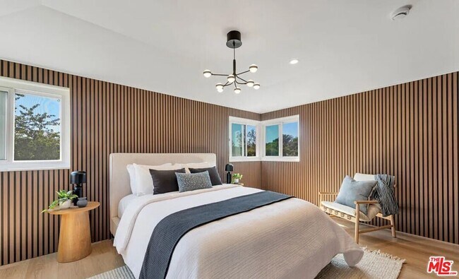 Building Photo - 418 N Bowling Green Way