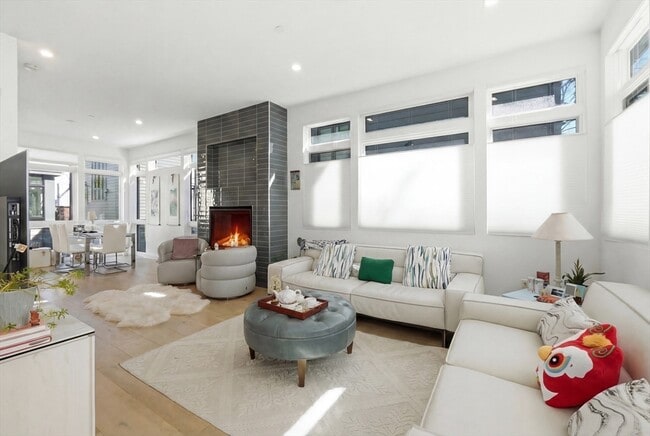 Building Photo - 6 Richardson St