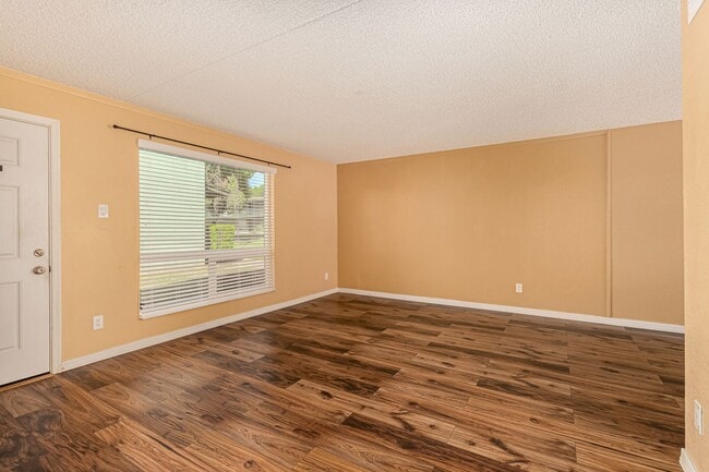 Building Photo - Spacious PHX Condo