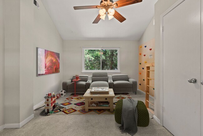 Building Photo - 248 S Pathfinders Cir