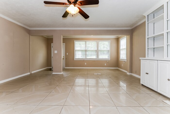 Building Photo - 1311 Sunsweet Dr NE