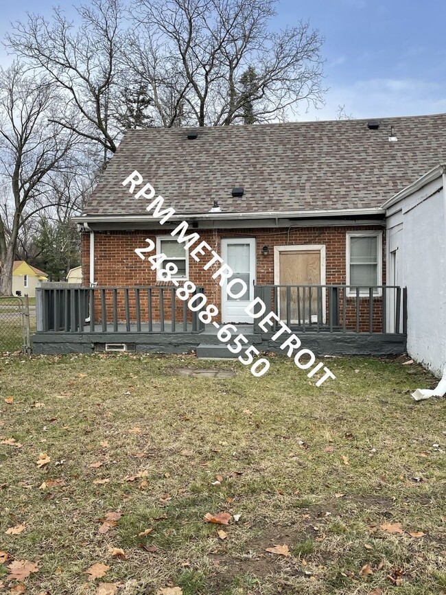 Building Photo - Southfield Bungalow Ready to be Your Home.