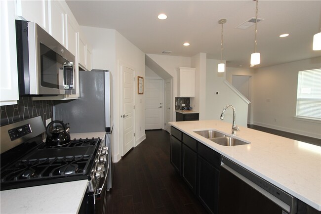 Building Photo - 589 Peace Dr