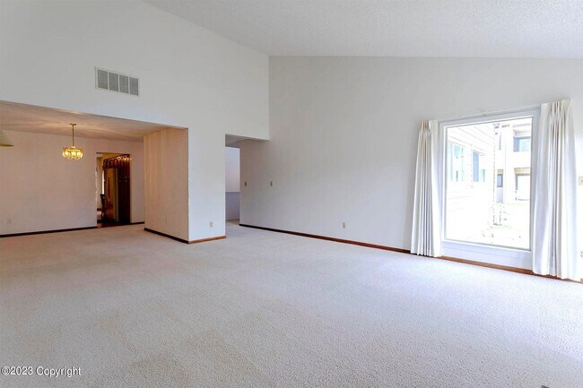 Building Photo - 909 Indian Hills Dr