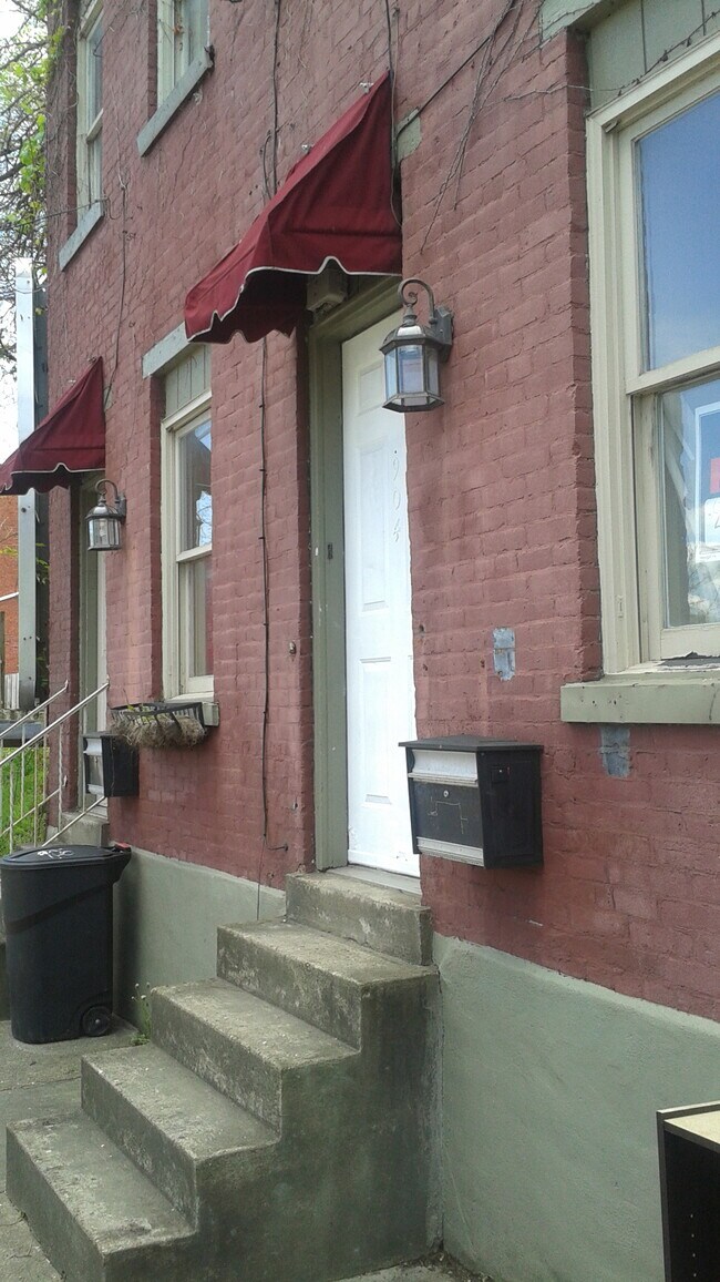 Private entryway - 902 P J McArdle Roadway