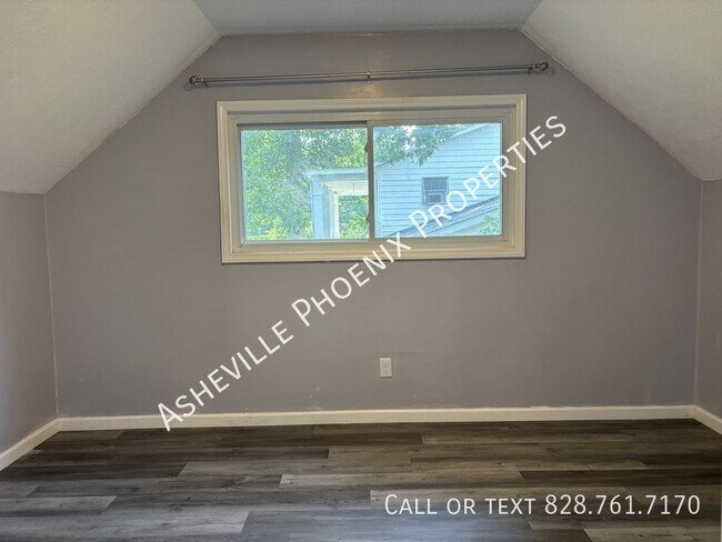 Building Photo - 18 Dogwood Ct