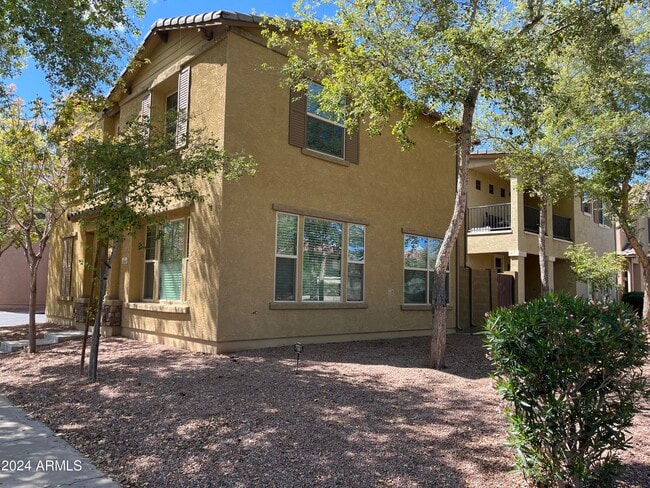 Building Photo - 1360 S Ponderosa Dr