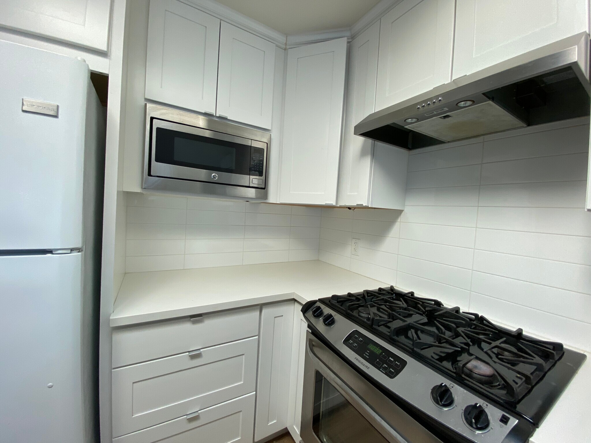 Building Photo - 631 Skyline Dr