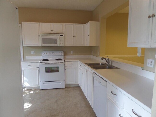 Building Photo - 9661 Santa Rosa Dr