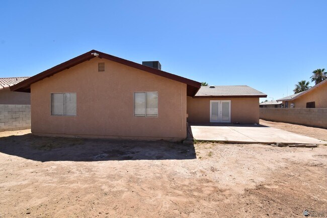 Building Photo - 2878 S 18th Ave
