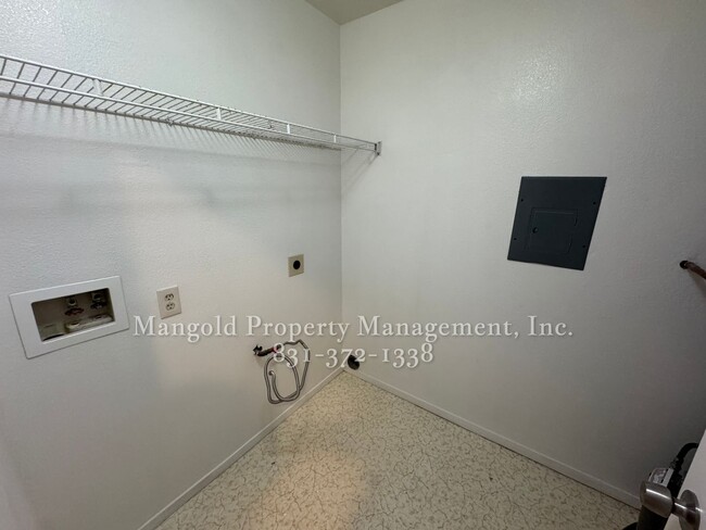 Building Photo - **$1,000 Move in Special**  Upstairs Condo...