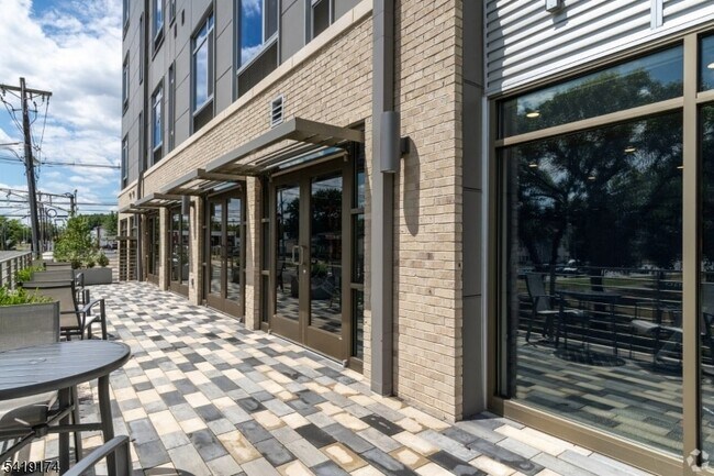 Building Photo - 1181 Morris Ave