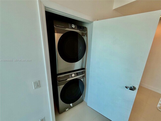 Building Photo - 60 SW 13th St