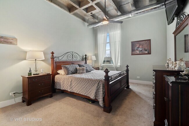 Building Photo - 154 School St