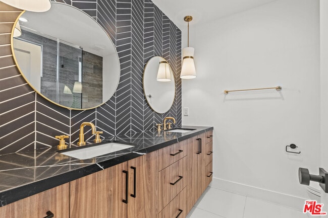 Building Photo - 14535 Killion St