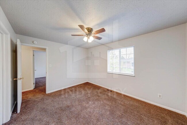 Building Photo - 542 Woods Crossing Dr