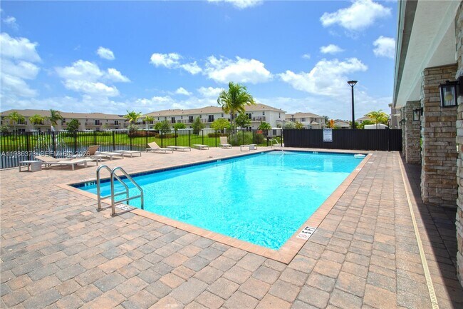 Building Photo - 846 SE 19th St