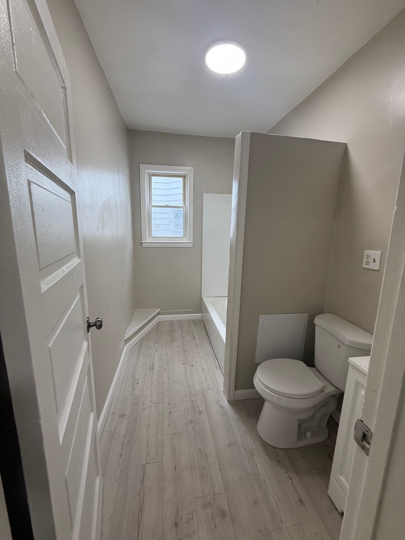 Building Photo - 6523 Lederer Ave