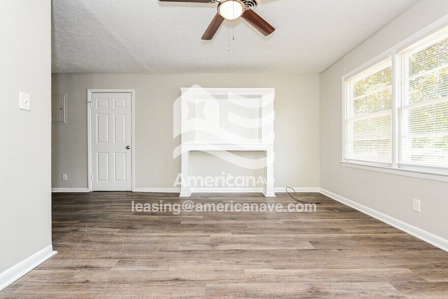 Building Photo - 4902 Gardiner Dr