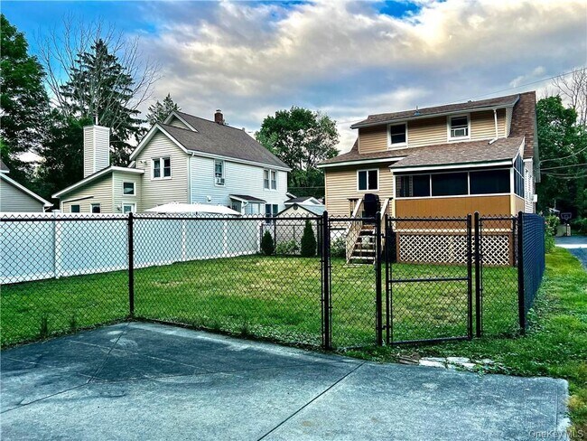 Building Photo - 23 Richard St