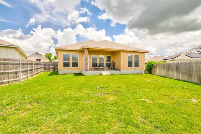 Building Photo - 717 Friar Tuck Dr