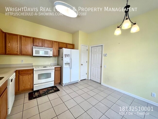 Building Photo - Large townhome at Sabal Pointe!