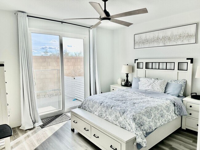 Building Photo - Gorgeous Riverstone 3/2