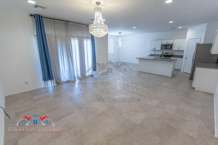 Building Photo - 1146 W Descanso Canyon Dr