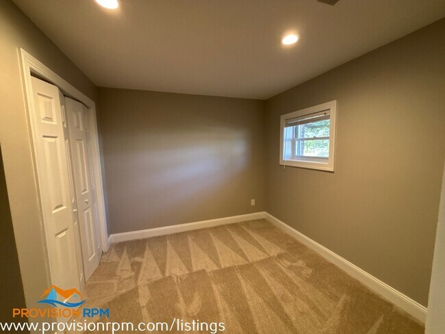 Building Photo - 625 Edwards Rd