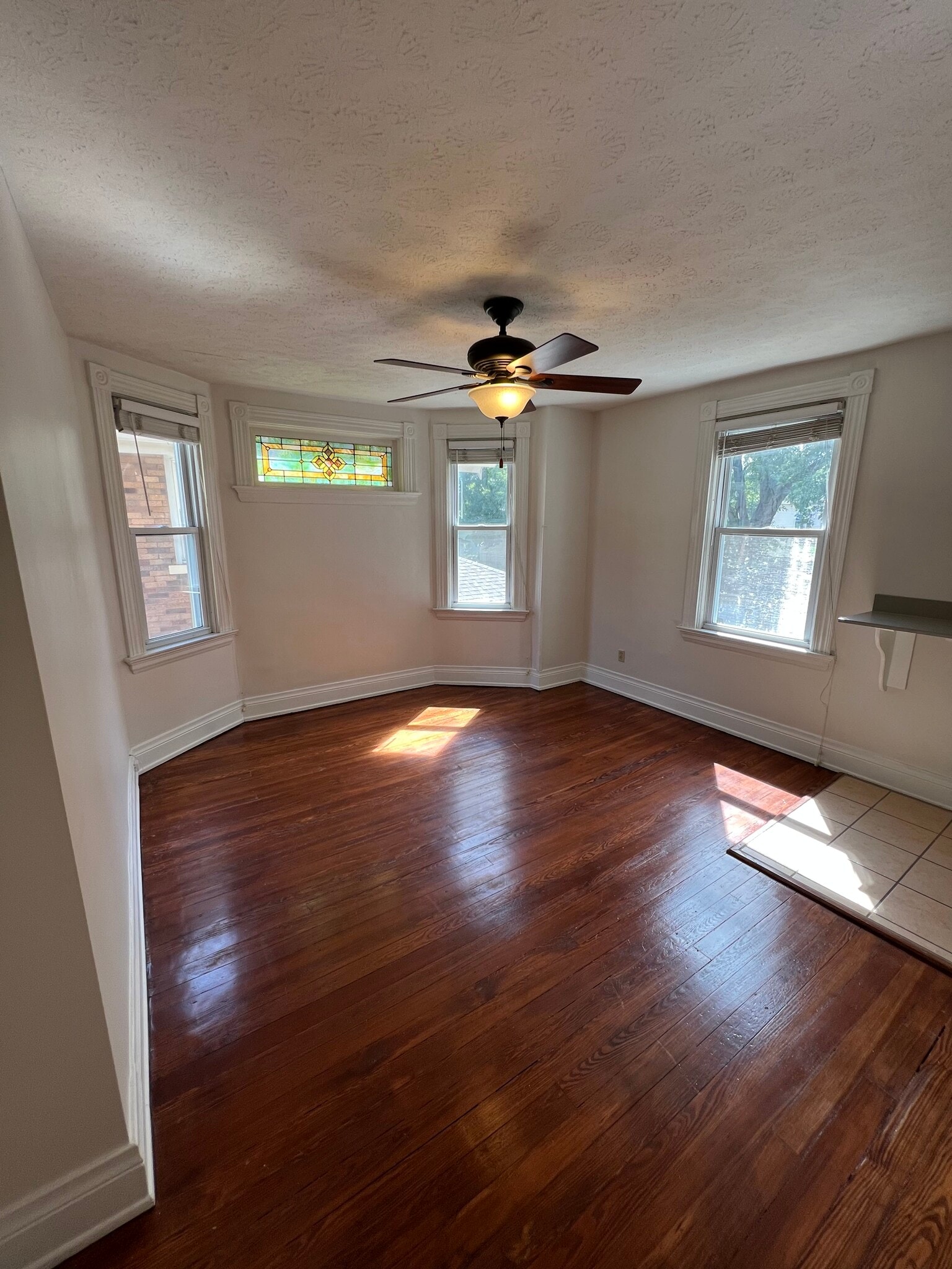 Living Room - 3935 Burwood Ave