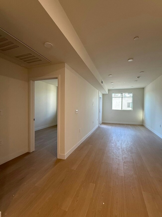 Building Photo - 14535 Weddington St