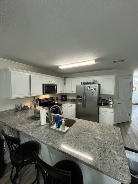 Building Photo - 2018 Reserve Ln