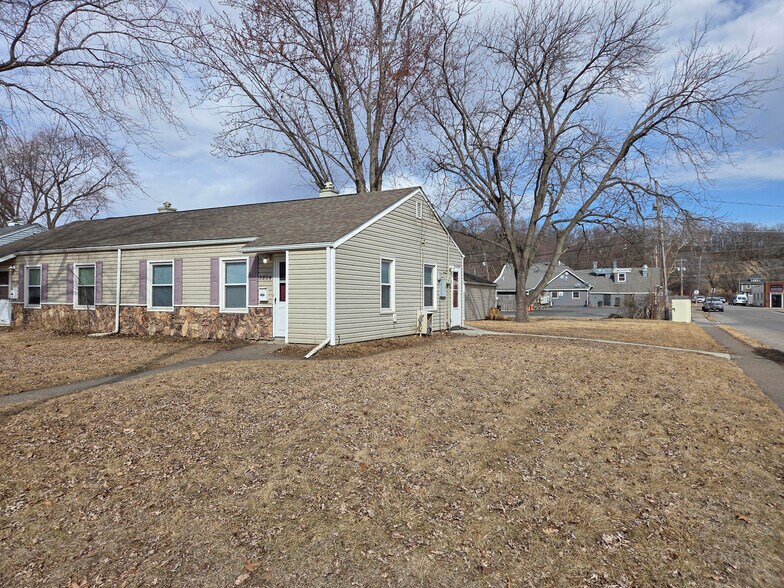 Building Photo - 3804 Johnson Ave