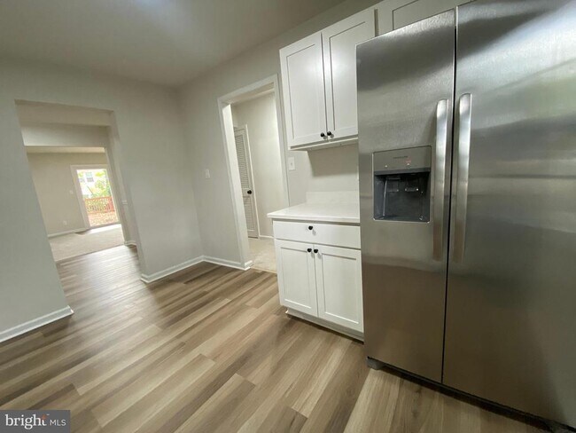 Building Photo - 9 Farrell Ln